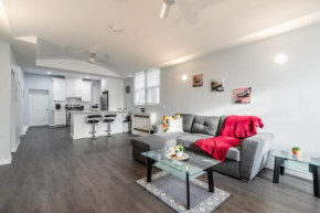 Bright & Spacious 2BR Apt with Netflix, near DT Hamilton!